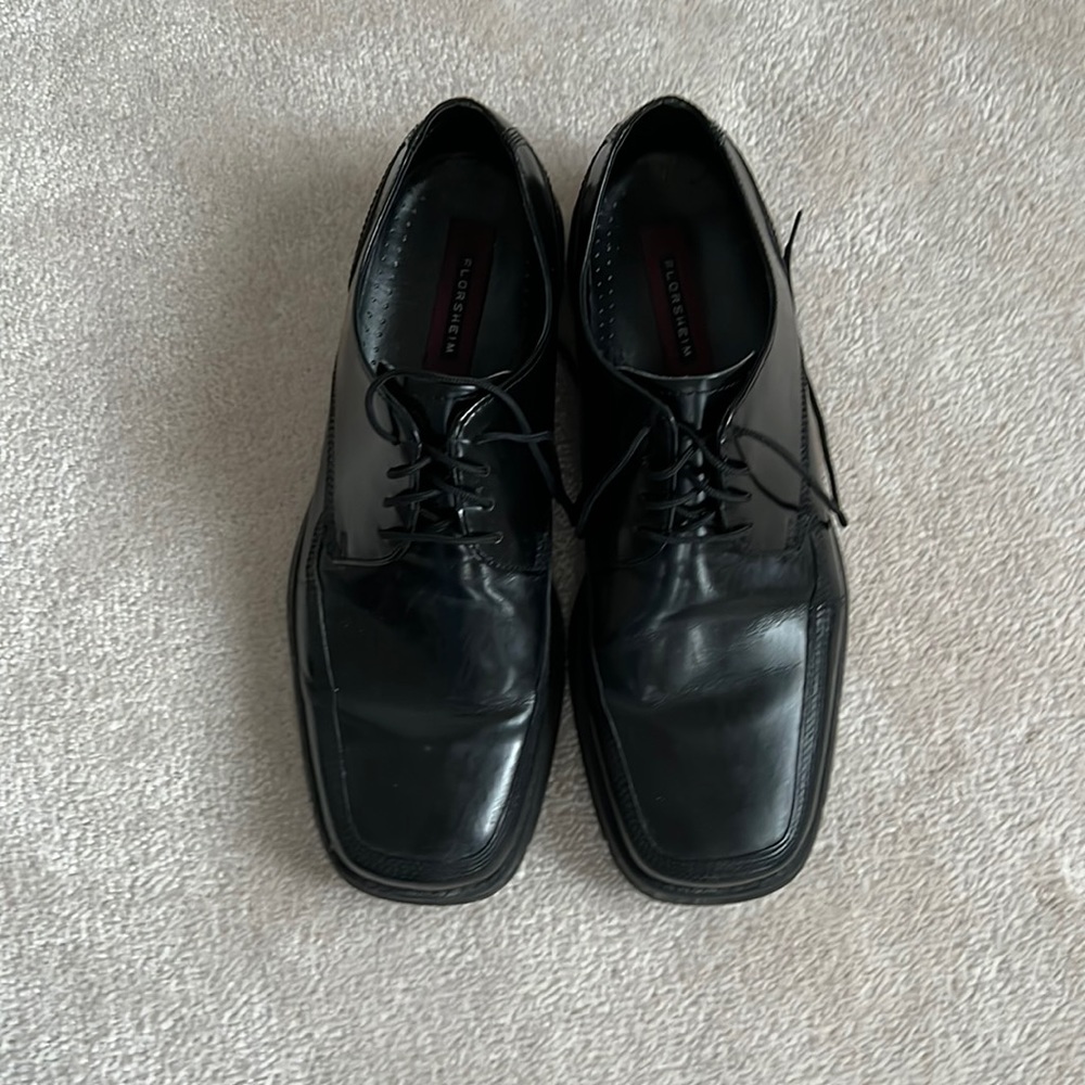Men’s shoes Size 11